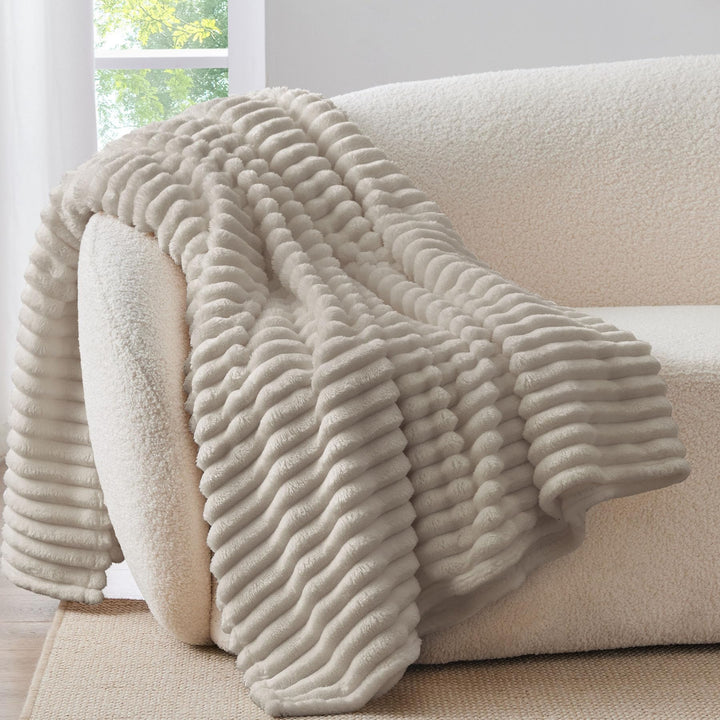 BEDELITE Fluffy Fleece Blanket Cosy Soft Throw, 152x203 cm, Linen Beige | Striped Design, Decorative for Sofa Bed Couch, Warm Gifts for Women and Girls