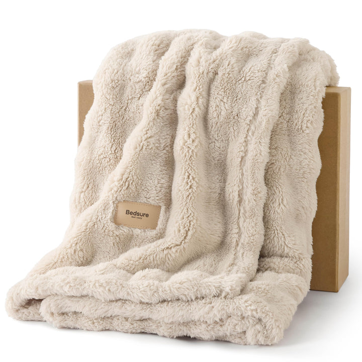 Bedsure Bubble Fleece Throw Blanket - Lightweight, Warm, Beige, 150x200cm | Cloud Bubble, Softness, Breathable and Gentle, Cosy for Autumn and Winter，Lightweight, Warm, Thoughtful Gift